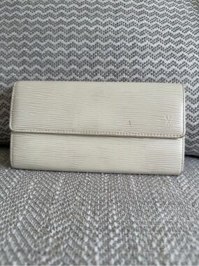Louis Vuitton White Epi Leather Sarah Wallet Long Bifold Wallet Made in France